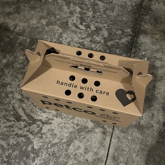 Petco Cardboard Small Pet Carrier 18.5" x 9" x 12" - Picture 4 of 11